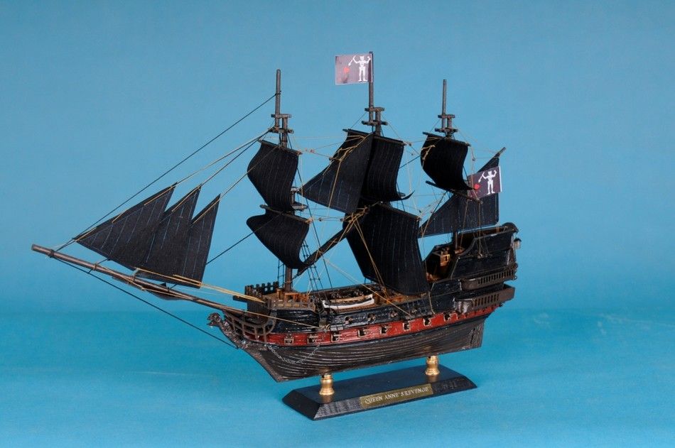 Blackbeard's Queen Anne's Revenge Limited Model Pirate Ship 15""