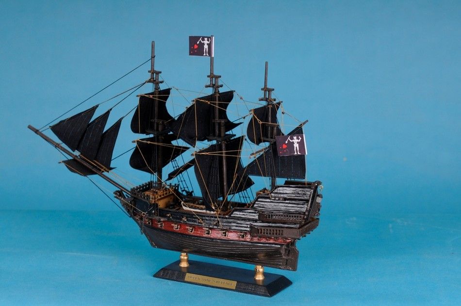 Blackbeard's Queen Anne's Revenge Limited Model Pirate Ship 15""