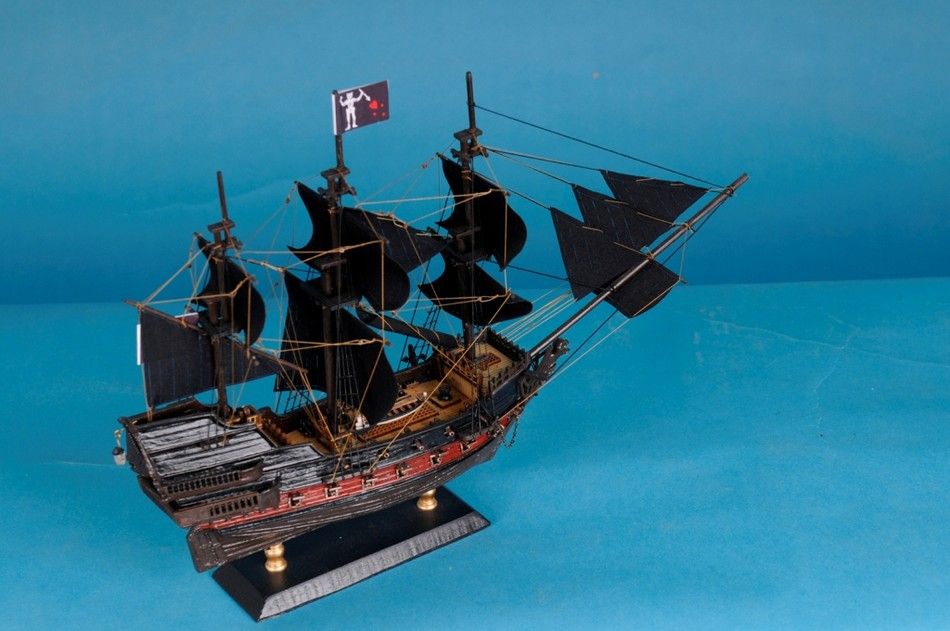 Blackbeard's Queen Anne's Revenge Limited Model Pirate Ship 15""